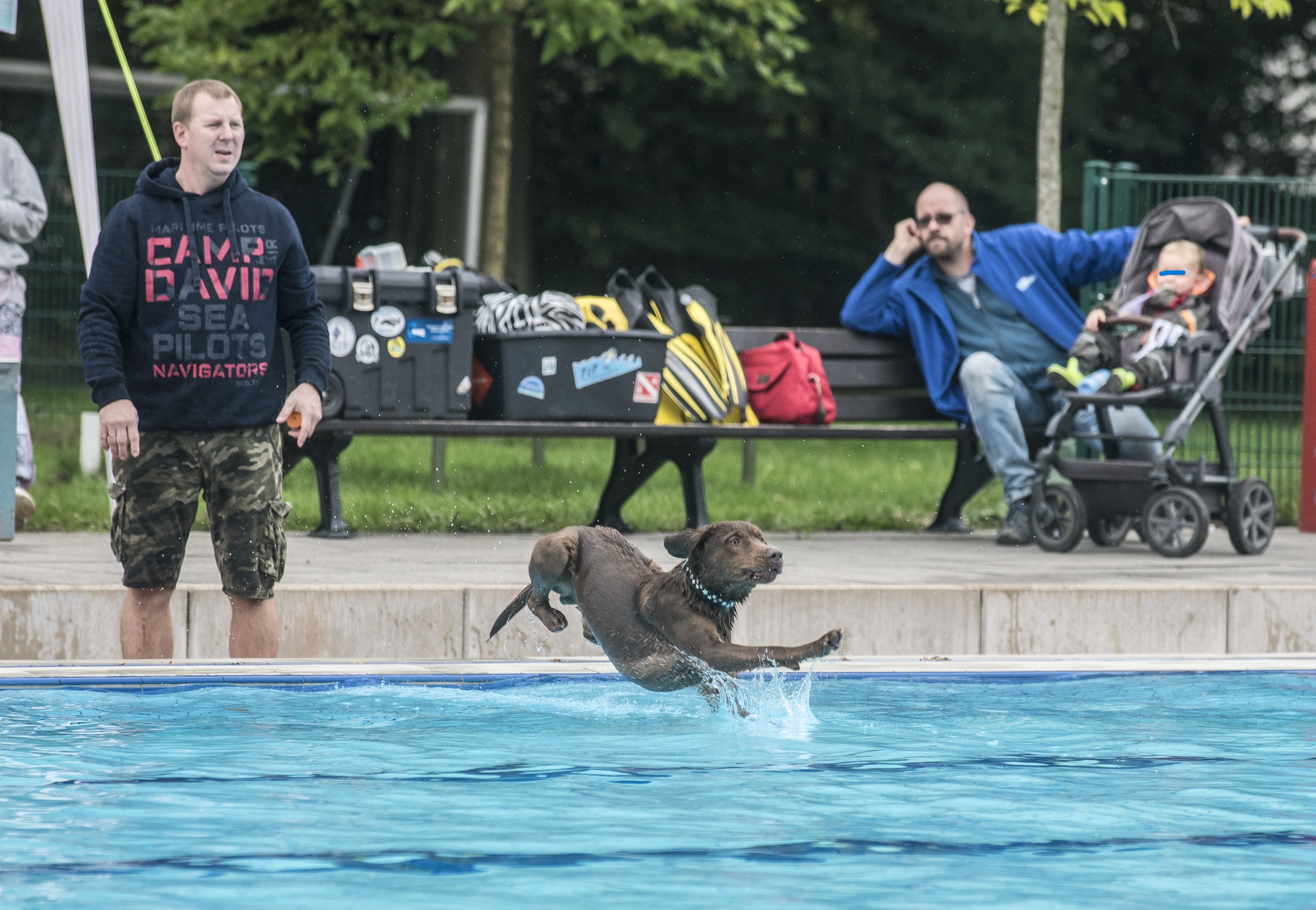 Castrop-Rauxel, Freibad. Hundeschwimmen.   24.09.2022  Foto: Martin Goldhahn