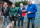 Tauchclub Tümmler spendet ans Tierheim  Castrop-Rauxel. Eine Spende in Höhe von 1056 Euro übergaben die Vorstandsmitglieder des Tauchvereins TC Tümmler Uli Wilde (l.) und Andreas Schipp (r.) an das Tierheim Castrop. .Entsprechend groß war die Freude bei Johannes Beisenherz (Vors. Tierschutzverein Castrop) und Tierheimleiterin Julia Karschewski.   26.11.2024  Foto: Martin Goldhahn : Vereine, Gesellschaft, Tierschutz, Benefiz