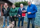 Tauchclub Tümmler spendet ans Tierheim  Castrop-Rauxel. Eine Spende in Höhe von 1056 Euro übergaben die Vorstandsmitglieder des Tauchvereins TC Tümmler Uli Wilde (l.) und Andreas Schipp (r.) an das Tierheim Castrop. .Entsprechend groß war die Freude bei Johannes Beisenherz (Vors. Tierschutzverein Castrop) und Tierheimleiterin Julia Karschewski.   26.11.2024  Foto: Martin Goldhahn : Vereine, Gesellschaft, Tierschutz, Benefiz