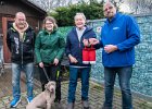 Tauchclub Tümmler spendet ans Tierheim  Castrop-Rauxel. Eine Spende in Höhe von 1056 Euro übergaben die Vorstandsmitglieder des Tauchvereins TC Tümmler Uli Wilde (l.) und Andreas Schipp (r.) an das Tierheim Castrop. .Entsprechend groß war die Freude bei Johannes Beisenherz (Vors. Tierschutzverein Castrop) und Tierheimleiterin Julia Karschewski.   26.11.2024  Foto: Martin Goldhahn : Vereine, Gesellschaft, Tierschutz, Benefiz