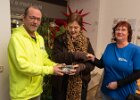 TCT Spendenuebergabe281125mgo02  Castrop-Rauxel. TC Tümmler übergibt die JÄahresspende an die Selbsthilfegruppe "Sternenkinder".  .2025  Foto: Martin Goldhahn : Vereine, Sport, Benefiz, Soziales
